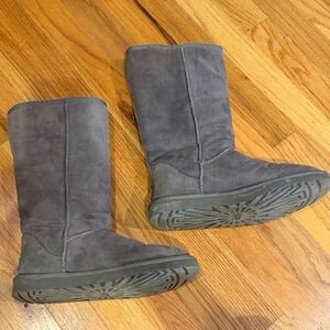 Ugg Gray Suede Women's Boots size 7 Tall